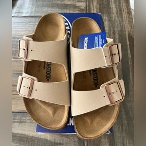 New in box, w/ tag Ice Arizona Birkenstock size 8
